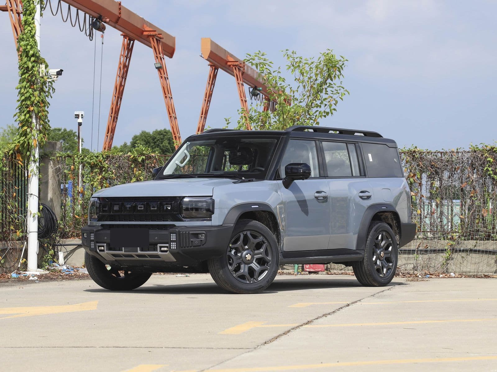 Used 2025 Jetour T2 seven-seat SUV in light blue